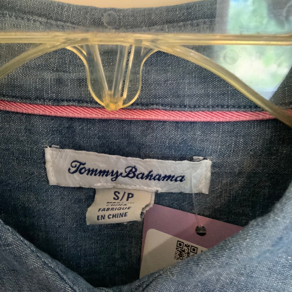 Tommy Bahama Lt weight denim embroidered shirt, Sz S/P